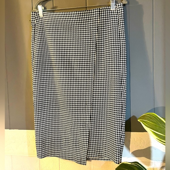 Lane Bryant Dresses & Skirts - Houndstooth Print Lane Bryant Pencil Skirt